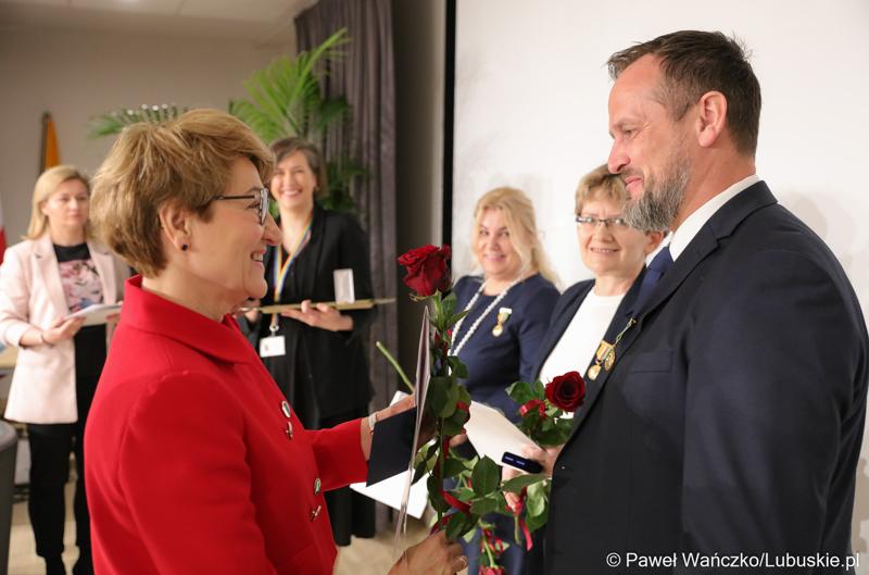 Podczas Lubuskiego Forum Zdrowia zostały przyznane również odznaki honorowe „Za Zasługi dla Województwa Lubuskiego”. Otrzymali je: Katarzyna Ewa Barny, Urszula Kawalec-Hurny, Piotr Petrasz oraz Grzegorz Zioła. Odznaczenia wręczyli marszałek Elżbieta Anna Polak i przewodniczący Sejmiku Województwa Lubuskiego Wacław Maciuszonek.
