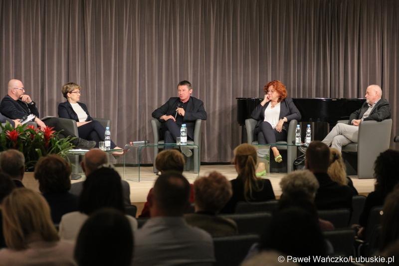 Uczestnicy panelu dyskusyjnego podczas Lubuskiego Forum Zdrowia w Muzeum Ziemi Lubuskiej w Zielonej Górze