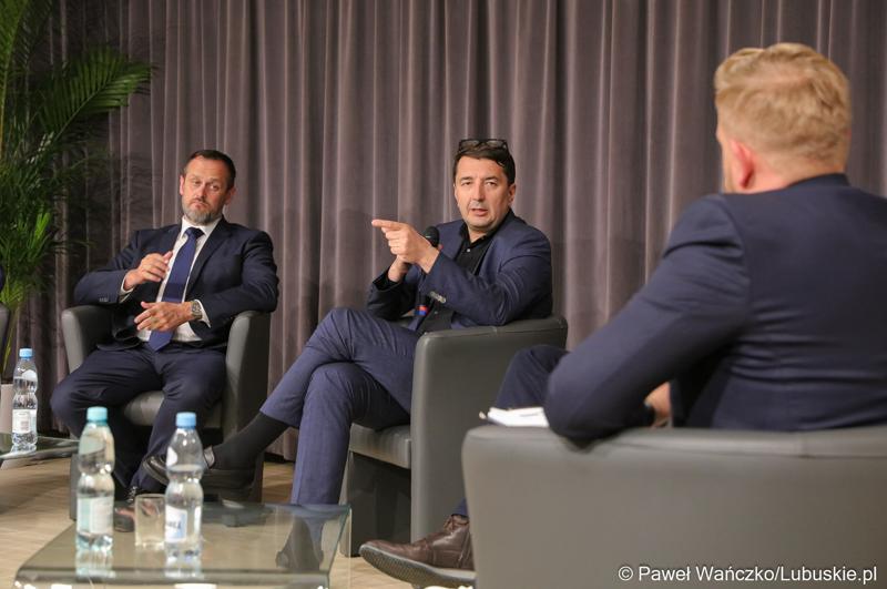 Prof. Dawid Murawa (w środku), kierownik Klinicznego Oddziału Chirurgii Ogólnej i Onkologicznej Szpitala Uniwersyteckiego w Zielonej Górze postuluje stworzenie ośrodka onkologicznego z wydzielonymi ścieżkami diagnostycznymi i terapeutycznymi.