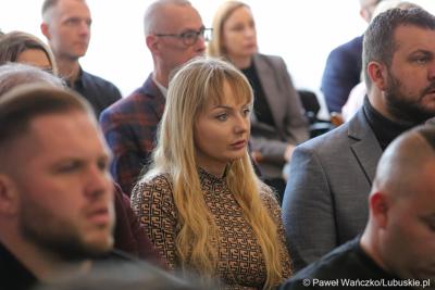 Uczestnicy spotkania informacyjnego nt. głównych założeń programu Fundusze Europejskie dla Lubuskiego 2021-2027 w Krosnie Odrz.