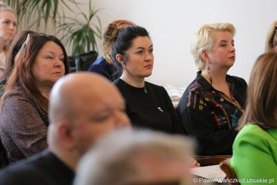Uczestnicy spotkania informacyjnego nt. głównych założeń programu Fundusze Europejskie dla Lubuskiego 2021-2027 w Krosnie Odrz.