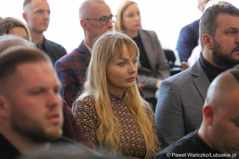 Uczestnicy spotkania informacyjnego nt. głównych założeń programu Fundusze Europejskie dla Lubuskiego 2021-2027 w Krosnie Odrz.