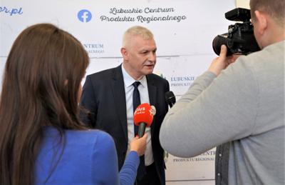 26 kwietnia 2023 r. w Sali Kolumnowej Urzędu Marszałkowskiego Województwa Lubuskiego odbyła się konferencja prasowa inaugurująca kolejny, 3. sezon Warsztatów z Producentami Regionalnymi, organizowanych przez Lubuskie Centrum Produktu Regionalnego