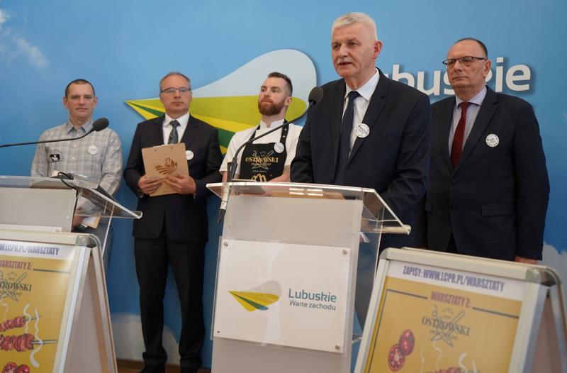 26 kwietnia 2023 r. w Sali Kolumnowej Urzędu Marszałkowskiego Województwa Lubuskiego odbyła się konferencja prasowa inaugurująca kolejny, 3. sezon Warsztatów z Producentami Regionalnymi, organizowanych przez Lubuskie Centrum Produktu Regionalnego