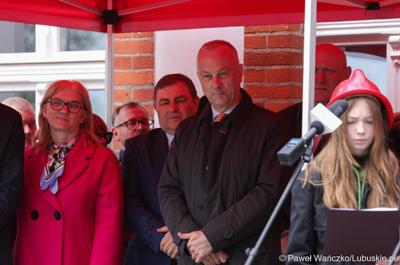 Uroczystość przekazania nowego wozu bojowego dla OSP w Otyniu