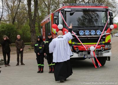 Poświęcenie nowego wozu bojowego dla OSP w Otyniu