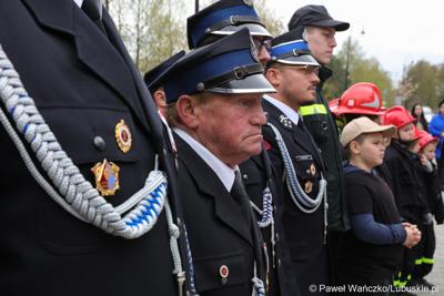 Uroczystość przekazania nowego wozu bojowego dla OSP w Otyniu