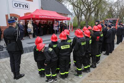 Uroczystość przekazania nowego wozu bojowego dla OSP w Otyniu