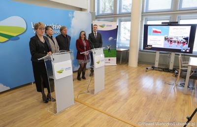  Uczestnicy konferencji prasowej na temat III Lubuskiego Festiwalu Otwartych Piwnic i Winnic 2023