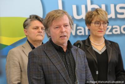  Krzysztof Fedorowicz z Winnicy Miłosz w Łazie podczas konferencji prasowej na temat III Lubuskiego Festiwalu Otwartych Piwnic i Winnic 2023