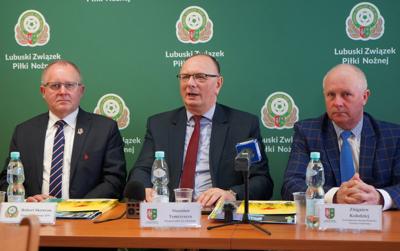 28 kwietnia 2023 r. w siedzibie Lubuskiego Związku Piłki Nożnej w Zielonej Górze podpisano z włodarzami gmin umowy na nawadnianie boisk oraz na budowę trybun