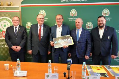 28 kwietnia 2023 r. w siedzibie Lubuskiego Związku Piłki Nożnej w Zielonej Górze podpisano z włodarzami gmin umowy na nawadnianie boisk oraz na budowę trybun