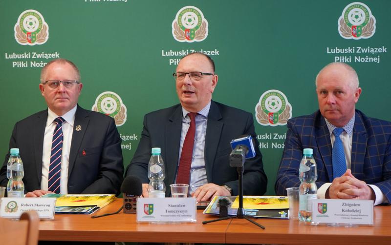 28 kwietnia 2023 r. w siedzibie Lubuskiego Związku Piłki Nożnej w Zielonej Górze podpisano z włodarzami gmin umowy na nawadnianie boisk oraz na budowę trybun