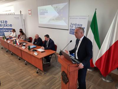 Funduszowy trip zawitał do Gorzowa Wlkp. 28 kwietnia 2023 r. w Sali sesyjnej Urzędu Miasta odbyło się spotkanie informacyjne w sprawie programu Fundusze Europejskie Województwa Lubuskiego.