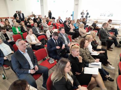 Funduszowy trip zawitał do Gorzowa Wlkp. 28 kwietnia 2023 r. w Sali sesyjnej Urzędu Miasta odbyło się spotkanie informacyjne w sprawie programu Fundusze Europejskie Województwa Lubuskiego.