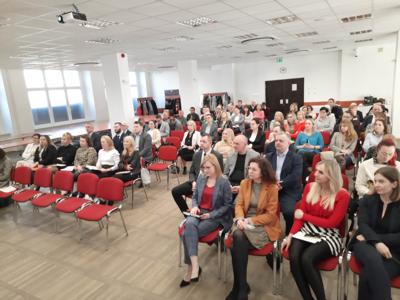 Funduszowy trip zawitał do Gorzowa Wlkp. 28 kwietnia 2023 r. w Sali sesyjnej Urzędu Miasta odbyło się spotkanie informacyjne w sprawie programu Fundusze Europejskie Województwa Lubuskiego.