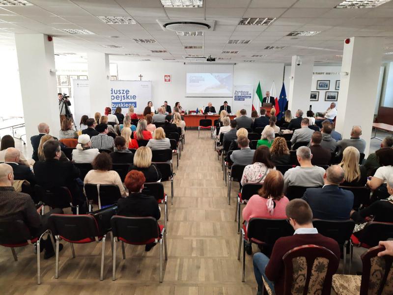 Funduszowy trip zawitał do Gorzowa Wlkp. 28 kwietnia 2023 r. w Sali sesyjnej Urzędu Miasta odbyło się spotkanie informacyjne w sprawie programu Fundusze Europejskie Województwa Lubuskiego.