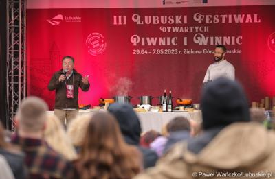 Robert Makłowicz na pokazie kulinarnym 