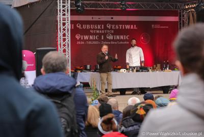 Robert Makłowicz na pokazie kulinarnym 
