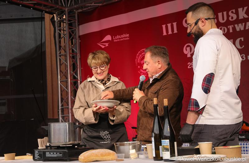 Marszałek Województwa Lubuskiego Elżbieta Anna Polak gotuje z Robertem Makłowiczem