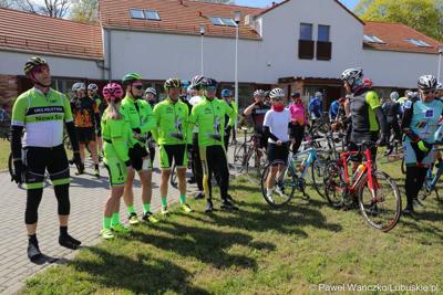 Uczestnicy Lubuskiej Majówki Rowerowej w Zaborze