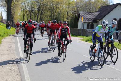 Uczestnicy Lubuskiej Majówki Rowerowej w Zaborze