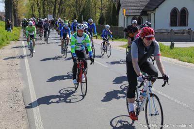 Uczestnicy Lubuskiej Majówki Rowerowej w Zaborze
