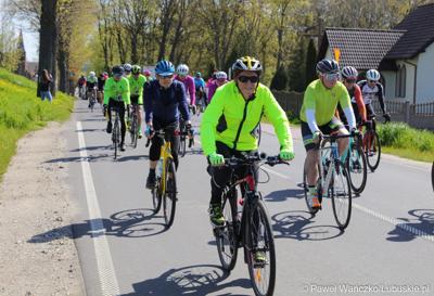 Uczestnicy Lubuskiej Majówki Rowerowej w Zaborze