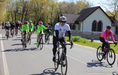 Uczestnicy Lubuskiej Majówki Rowerowej w Zaborze