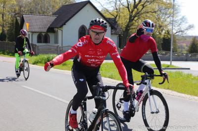 Uczestnicy Lubuskiej Majówki Rowerowej w Zaborze