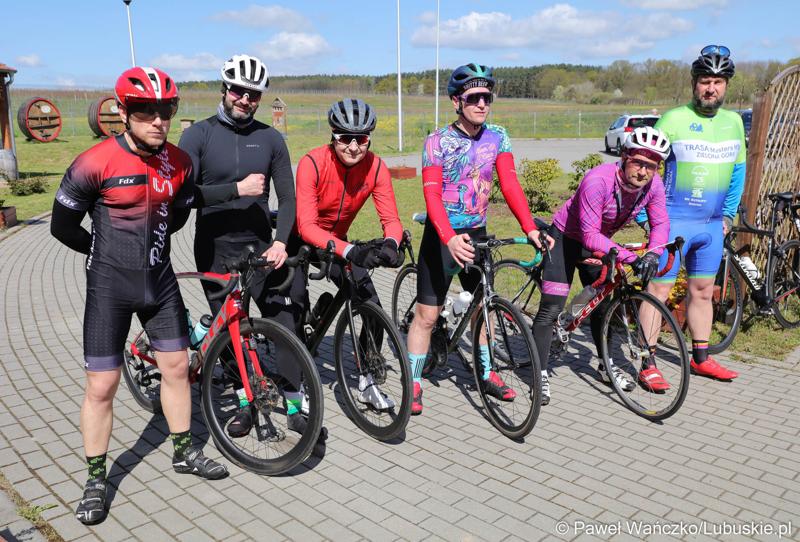 Uczestnicy Lubuskiej Majówki Rowerowej w Zaborze
