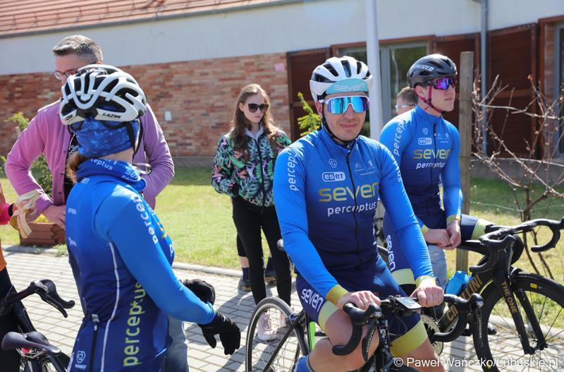 Uczestnicy Lubuskiej Majówki Rowerowej w Zaborze