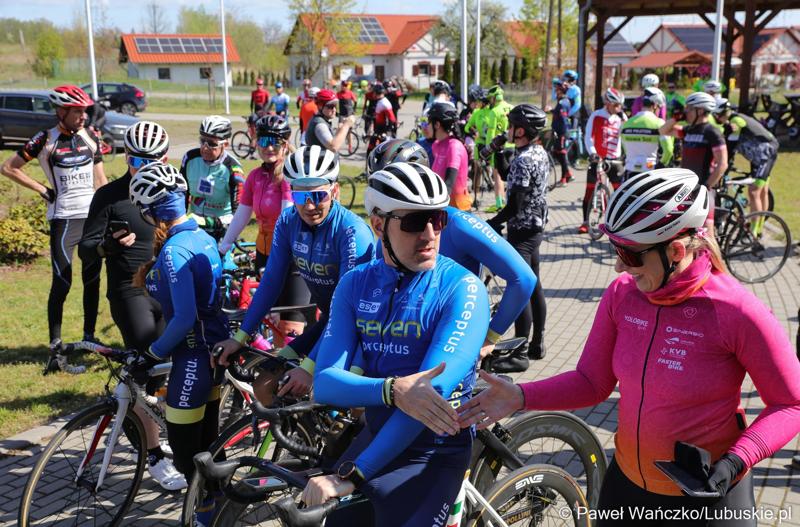 Uczestnicy Lubuskiej Majówki Rowerowej w Zaborze