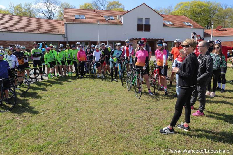 Uczestnicy Lubuskiej Majówki Rowerowej w Zaborze