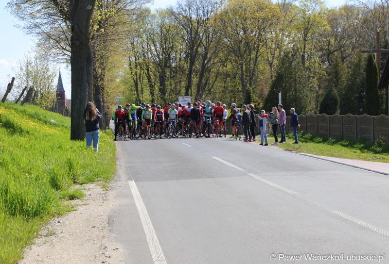 Uczestnicy Lubuskiej Majówki Rowerowej w Zaborze