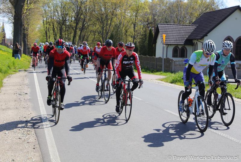 Uczestnicy Lubuskiej Majówki Rowerowej w Zaborze