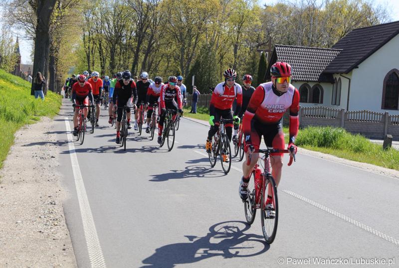 Uczestnicy Lubuskiej Majówki Rowerowej w Zaborze