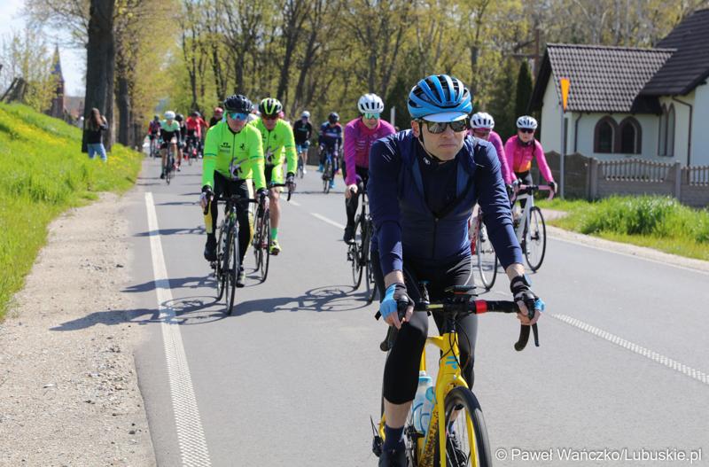 Uczestnicy Lubuskiej Majówki Rowerowej w Zaborze