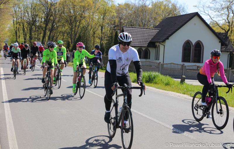Uczestnicy Lubuskiej Majówki Rowerowej w Zaborze