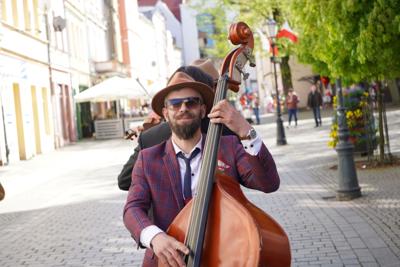 Orkiestra Na Dużym Rowerze to jedna z muzycznych gwiazd III Festiwalu Otwartych Piwnic i Winnic