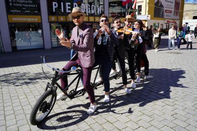 Orkiestra Na Dużym Rowerze to jedna z muzycznych gwiazd III Festiwalu Otwartych Piwnic i Winnic