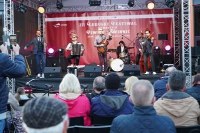 Orkiestra Na Dużym Rowerze to jedna z muzycznych gwiazd III Festiwalu Otwartych Piwnic i Winnic