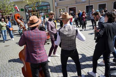 Orkiestra Na Dużym Rowerze to jedna z muzycznych gwiazd III Festiwalu Otwartych Piwnic i Winnic