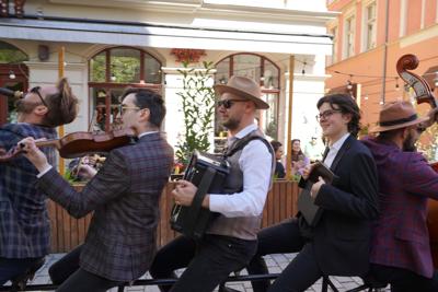 Orkiestra Na Dużym Rowerze to jedna z muzycznych gwiazd III Festiwalu Otwartych Piwnic i Winnic