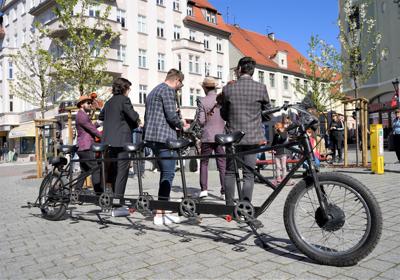 Orkiestra Na Dużym Rowerze to jedna z muzycznych gwiazd III Festiwalu Otwartych Piwnic i Winnic