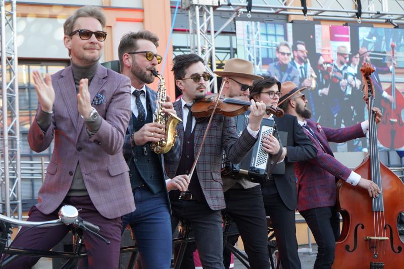 Orkiestra Na Dużym Rowerze to jedna z muzycznych gwiazd III Festiwalu Otwartych Piwnic i Winnic