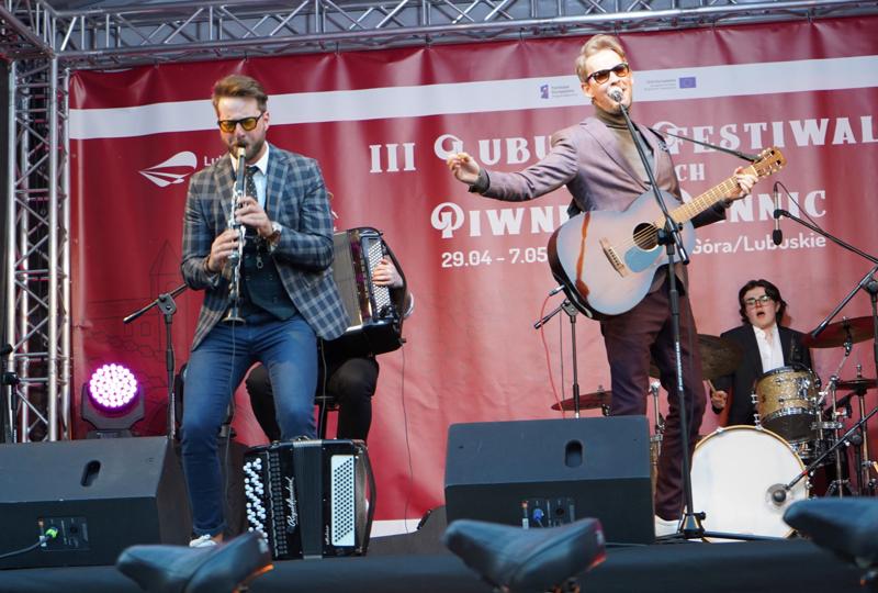 Orkiestra Na Dużym Rowerze to jedna z muzycznych gwiazd III Festiwalu Otwartych Piwnic i Winnic
