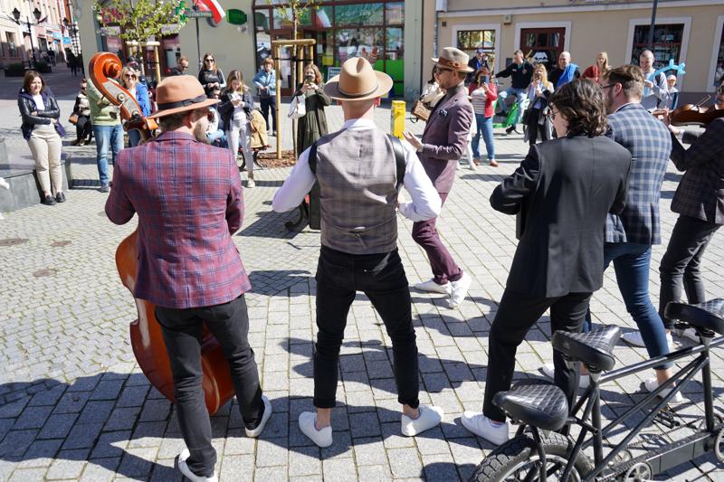 Orkiestra Na Dużym Rowerze to jedna z muzycznych gwiazd III Festiwalu Otwartych Piwnic i Winnic