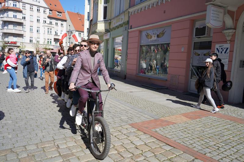 Orkiestra Na Dużym Rowerze to jedna z muzycznych gwiazd III Festiwalu Otwartych Piwnic i Winnic