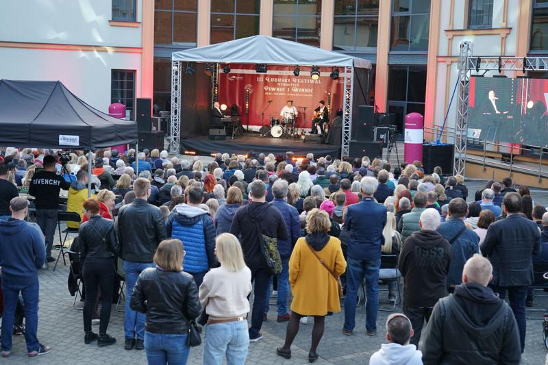 Stanisław Soyka Kwartet wystąpił w ramach III Lubuskiego Festiwalu Otwartych Piwnic i Winnic w Zielonej Górze w poniedziałek, 1 maja 2023 r.